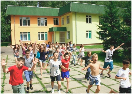 Дети в летнем лагере